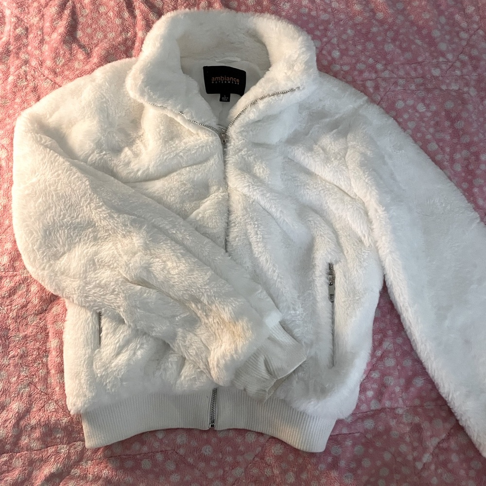 y2k white fluffy jacket. (Kids Large)
